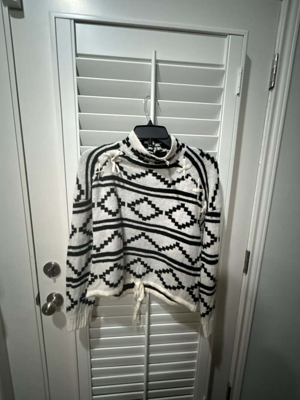 Chic Happens Aztec Print Sweater Size M Black White Mock Neck